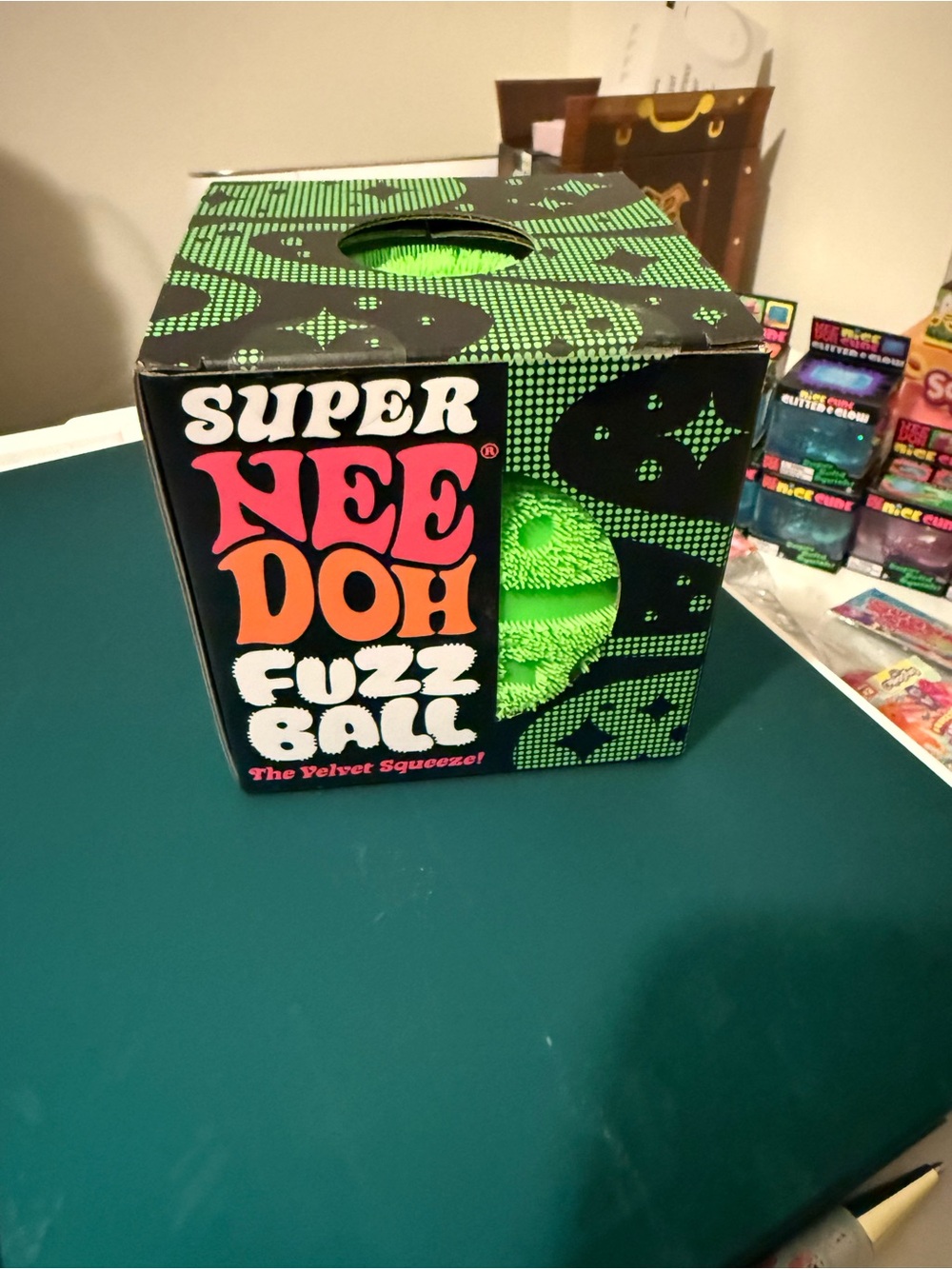 Super NeeDoh Fuzz Ball - Green